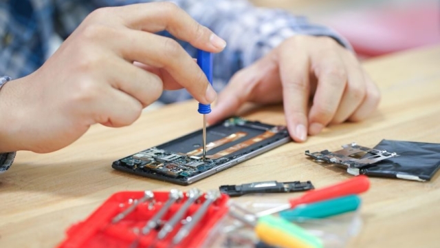 Reviving the Galaxy: Mastering Samsung Galaxy Repairs